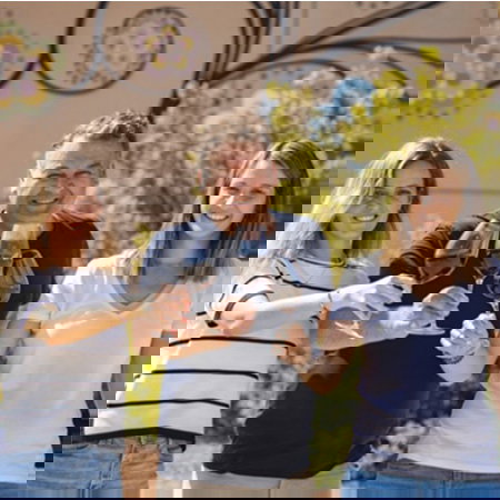 Amaia Amestoy, J.M. Sauboua y Paloma San Ildefonso